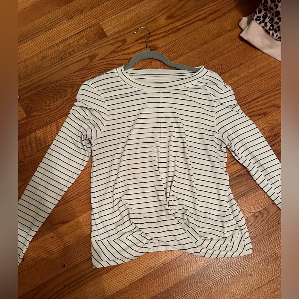 Old Navy cropped long-sleeve shirt - size XL fits smaller